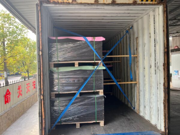 black-acrylic-sheets-container-loading black-acrylic-sheets-container-loading